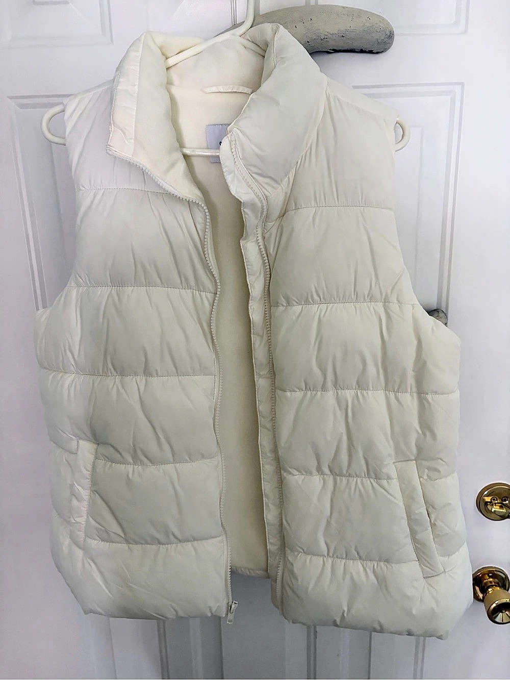 Old Navy Frost-Free Puffer Vest White Size Large